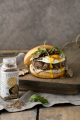 Sabatino Truffle Zest sobre ensalada fresca, mejora sabor sin ingredientes animales