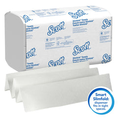 Scott Professional dispensador compatible entregando una toalla por vez higiénico