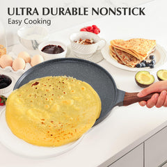 SENSARTE sartén en uso mientras se voltea un crepe, manejabilidad mejorada
