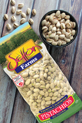 Setton Farms primeros planos de pistachos con cáscara resaltando frescura