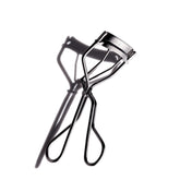 Shiseido rizador frontal mostrando arco amplio y resultado intenso
