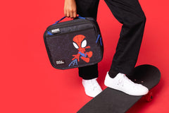 Simple Modern lonchera Spidey dentro de mochila mostrando uso cotidiano