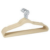 Simplify percha frontal ivory mostrando forma y ahorro de espacio