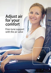 SmartTravel almohada sujeta en asiento de avión ofreciendo soporte lumbar durante vuelo