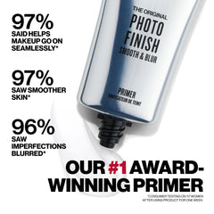Smashbox primer tamaño travel en mano para comparar escala y portabilidad