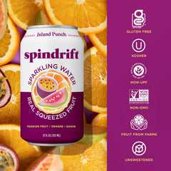 Spindrift vertiendo en vaso con espuma y aspecto refrescante