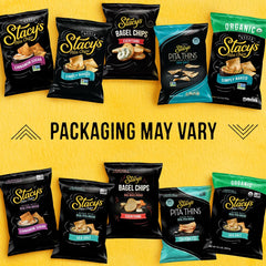 Stacy's pita thins en uso con hummus mostrando combinación sabrosa y práctica