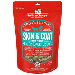 Stella & Chewy's frente del paquete mostrando fórmula Skin & Coat y beneficios visibles