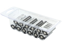 Pilas Streamlight CR123A instaladas en linterna, proporcionando energía fiable en uso táctico