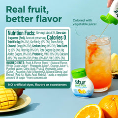 Stur acercamiento a la textura del líquido y color natural de fruta
