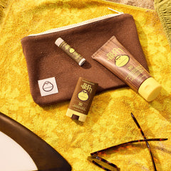 Sun Bum bálsamo labial Coconut en primer plano para labios hidratados