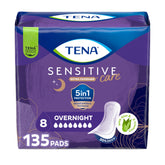 TENA empaque frontal mostrando 135 unidades y beneficio de cobertura extra