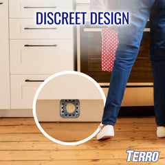 Terro estación cerca de la textura del cebo mostrando atracción efectiva para cucarachas