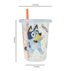 The First Years vaso Bluey en mano de niño, tamaño ideal para agarre fácil