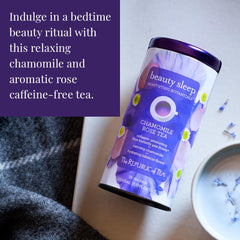 The Republic of Tea infusión violeta servida en taza para una noche relajante