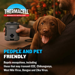 Thermacell colgado con carabiner demostrando transporte práctico y seguro