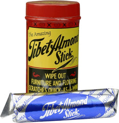 Tibet Almond Stick envase frontal mostrando lata compacta y protección