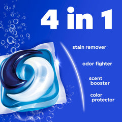 Tide pods en mano demostrando dosificación fácil y segura