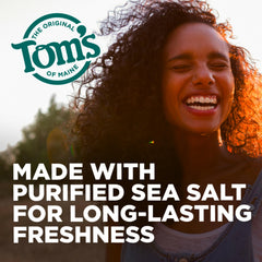 Tom's of Maine gota en superficie, muestra textura suave y enjuague sin alcohol