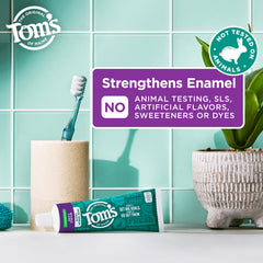 Tom's of Maine textura de pasta en cepillo mostrando limpieza y frescor