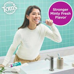 Tom's of Maine tubo abierto con pasta de menta verde lista para usar