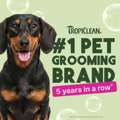 TropiClean champú en uso durante baño de perro para control de olores