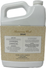 TYLER CANDLE COMPANY primer plano del líquido Diva destacando textura concentrada