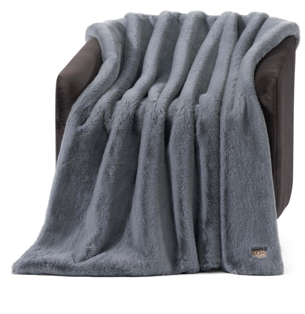 UGG Euphoria vista frontal mostrando color gris azul y caída elegante