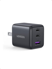 UGREEN vista frontal del cargador 30W compacto con diseño elegante