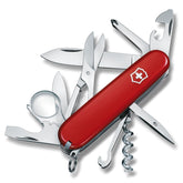 Victorinox Explorer vista frontal roja mostrando compacto y confianza