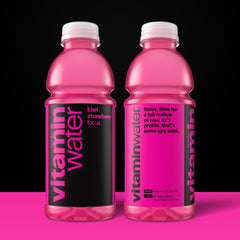 vitaminwater Focus botella en primer plano que destaca color y claridad