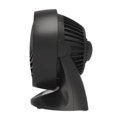 Vornado 133 junto a una libreta para comparar tamaño y mostrar su perfil compacto