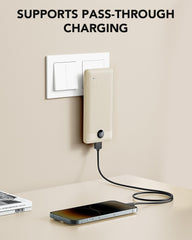 VRURC close-up de cables integrados Micro USB y USB-C listos para cargar sin accesorios