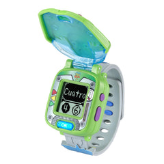 VTech reloj en mano de niño mostrando tamaño apropiado y fácil agarre