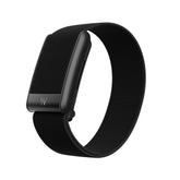 WHOOP 5.0 frontal mostrando el diseño compacto y discreto para uso diario