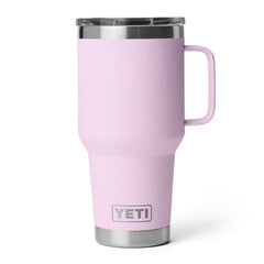 YETI Rambler frente Cherry Blossom mostrando diseño atractivo y durabilidad