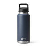 YETI Rambler 36 oz frontal navy mostrando diseño resistente y capacidad
