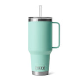 YETI Rambler vista frontal con asa mostrando su capacidad y diseño resistente