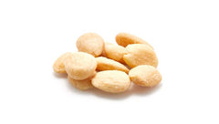 Yupik almendras Marcona en cuenco listas para servir como snack