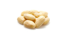 Yupik almendras como topping en ensalada aportando crujiente saludable