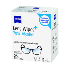 Persona usando ZEISS para limpiar gafas, resultado sin manchas ni residuos