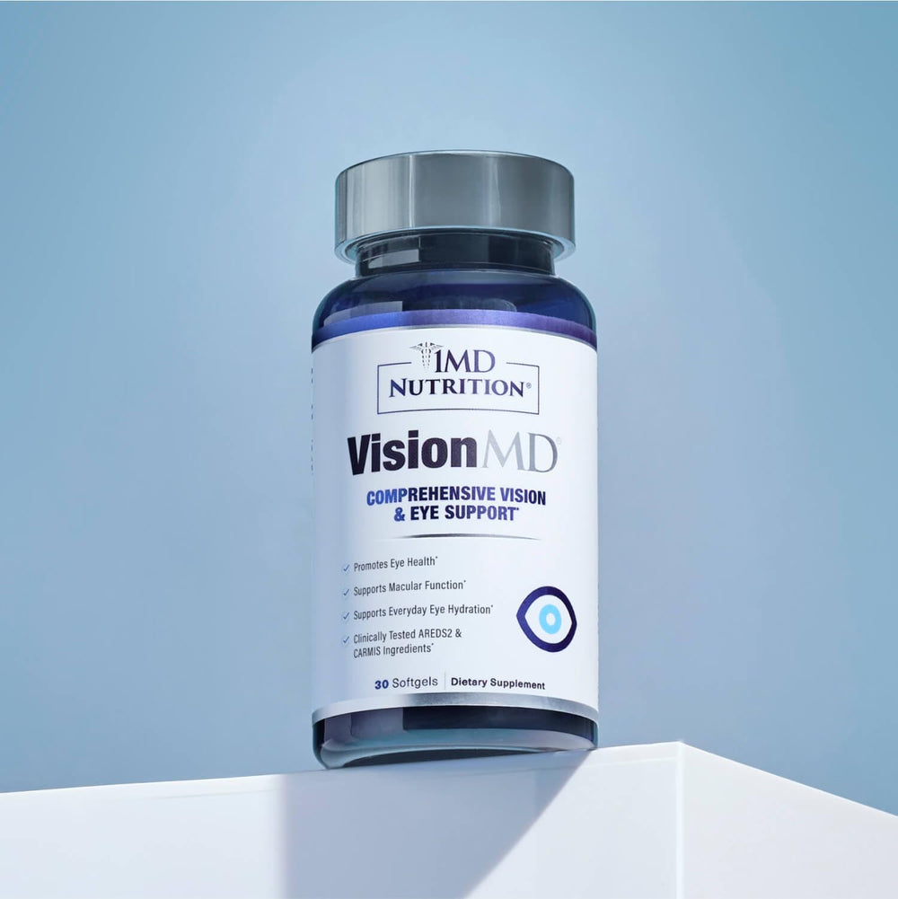 1MD Nutrition persona leyendo usando VisionMD para respaldar la comodidad ocular