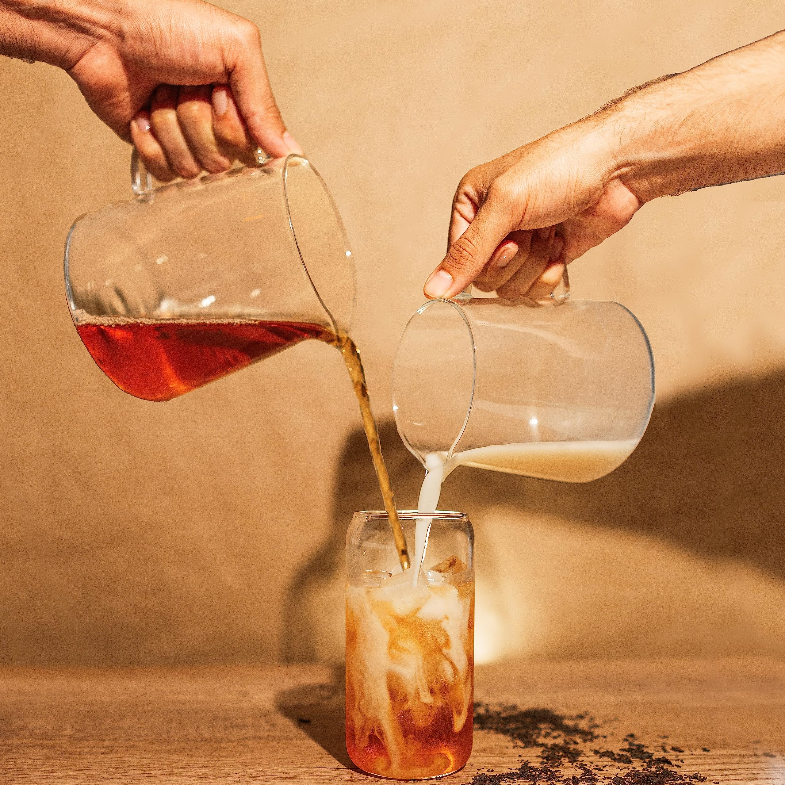 20 Leaves té Assam servido con leche demostrando versatilidad en bebidas