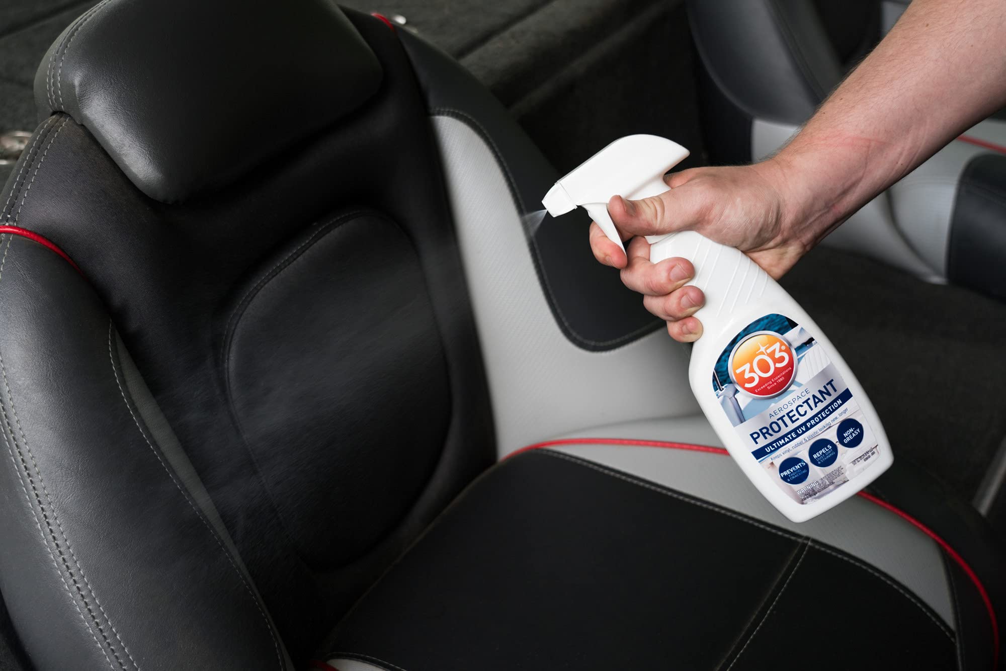 303 Products bote de 16 oz junto a regla para escala clara