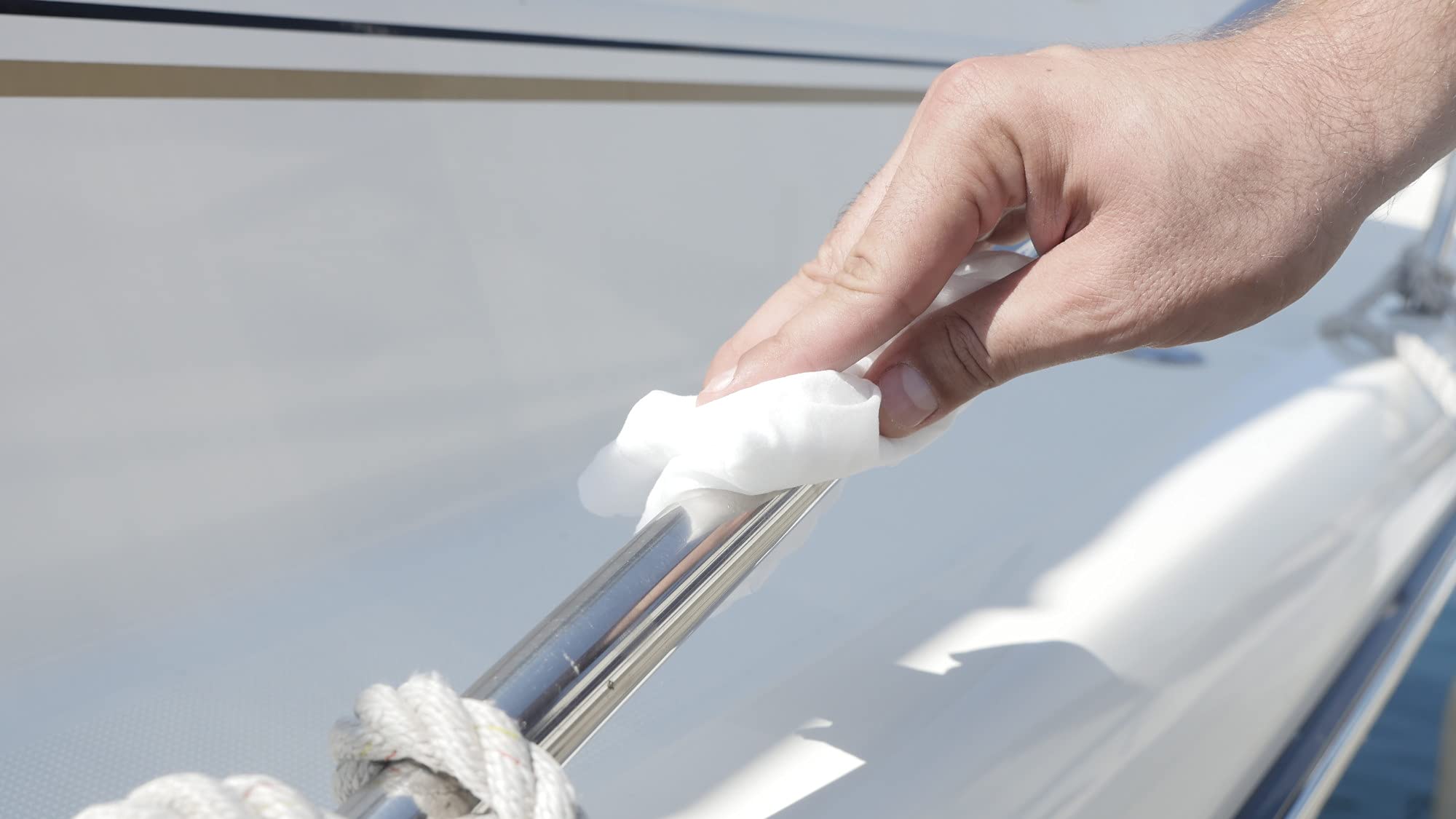 303 Products aplicado en mueble exterior para proteger contra el sol