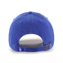 47 gorra puesta en ambiente urbano, comodidad y look casual