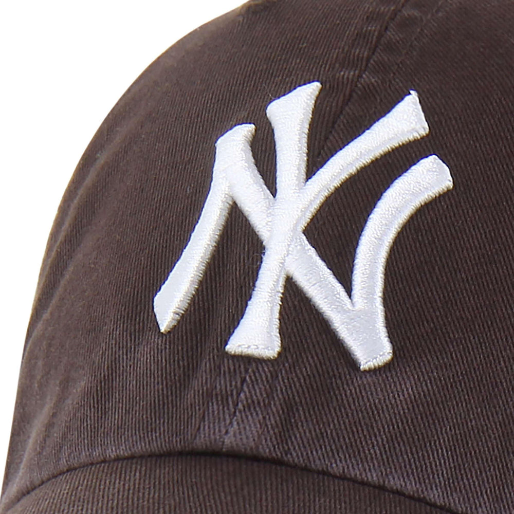 cierre ajustable con hebilla de la gorra '47 que permite un ajuste cómodo