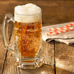 A&W vaso frío con hielo mostrando frescura y servicio rápido