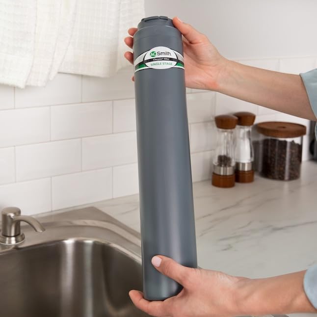 A. O. Smith agua vertiéndose tras filtrado mejora sabor y claridad