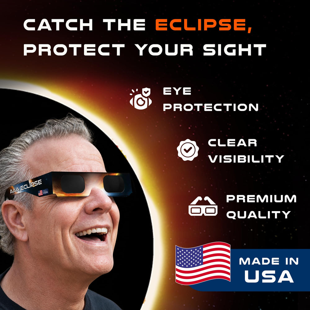 AAA Eclipse gafas junto a mano para comparar tamaño y transporte fácil